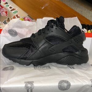 Nike Air Huarache (2021) Triple Black